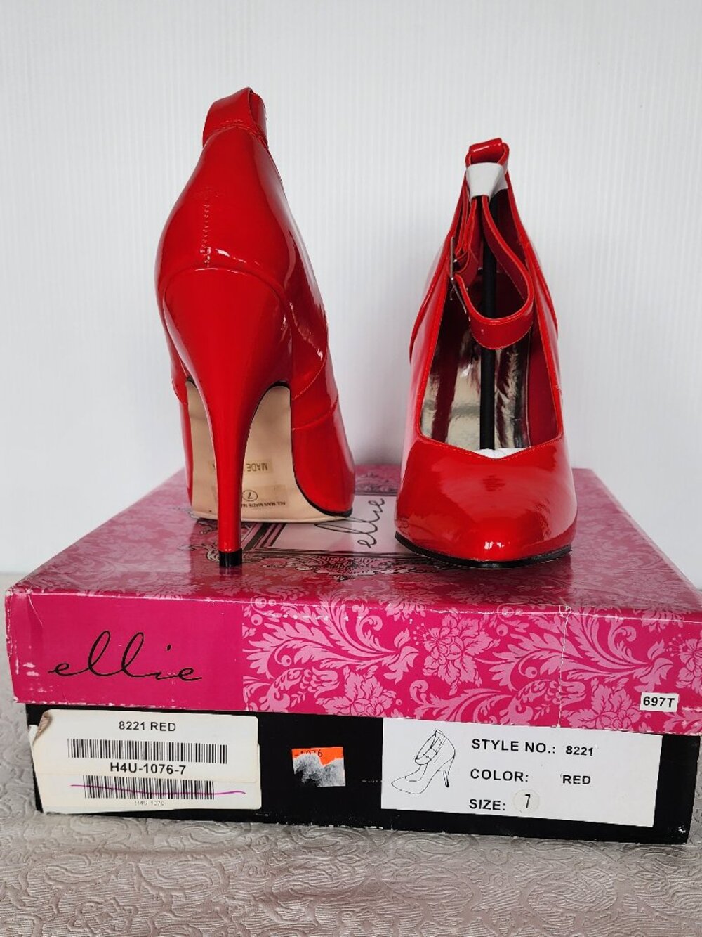 H4U-1076 Ellie Red 8221